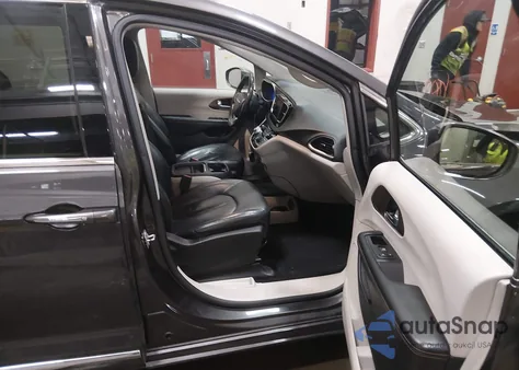 2019 Chrysler Pacifica Touring L из США, поврежденный, VIN 2C4RC1BG7KR609044